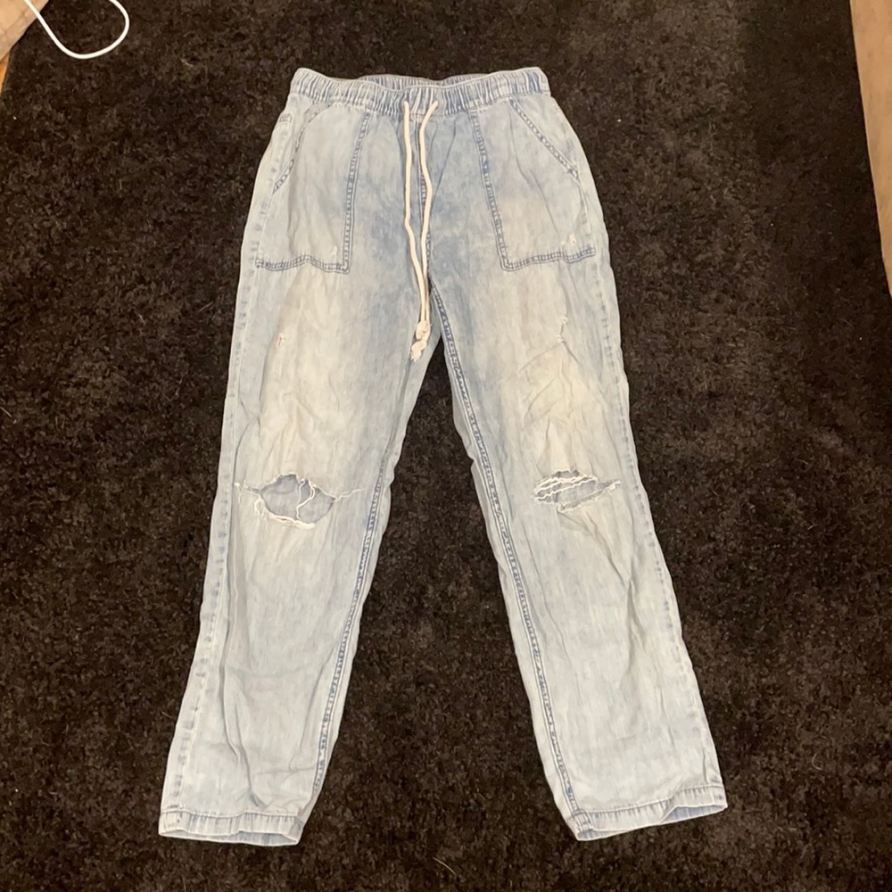 Aerie lightly worn chambray distressed pant size medium